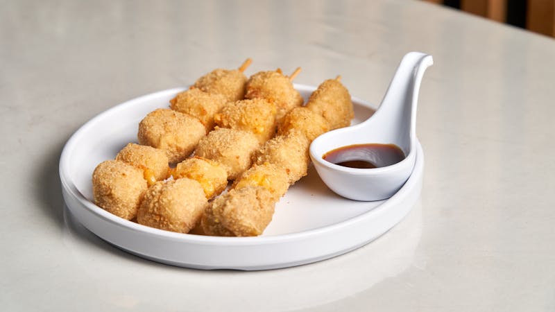 Mozzarella sticks with marinara sauce